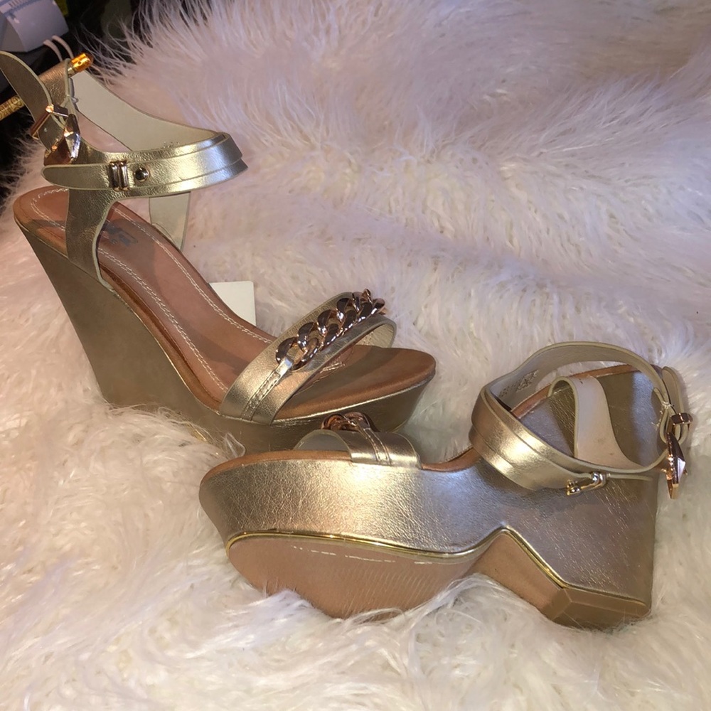 Gold wedges